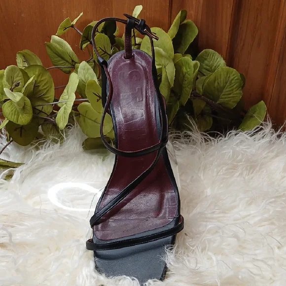 Elegant Black Strappy Women's Heels - Picture 6 of 16